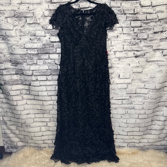 Carmen Marc Valvo Black Lace and Floral Maxi Dress Size 12 - Picture 2 of 11